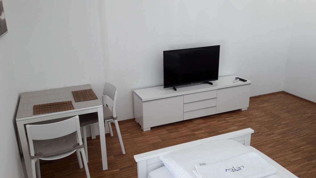 Hotel & Hostel Letov Prague Exterior photo